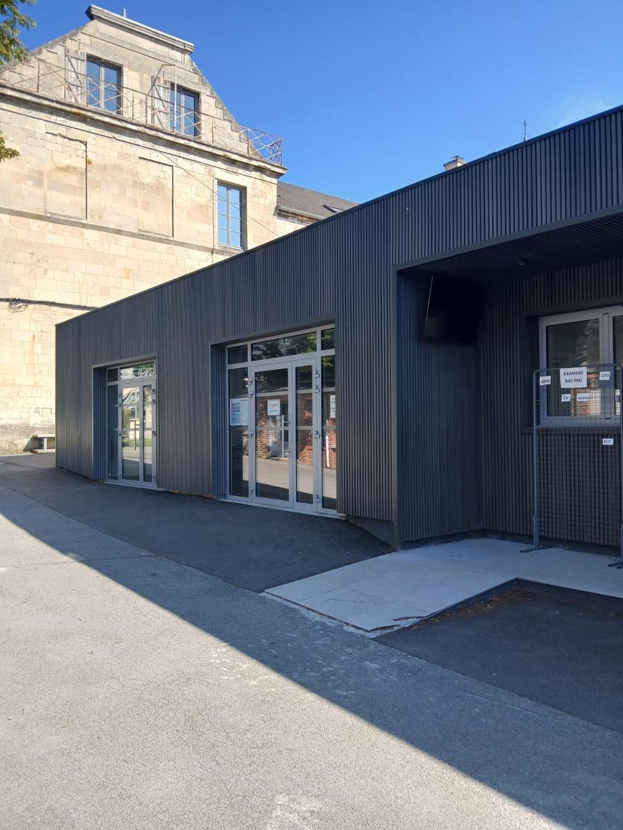 Construction d'un bâtiment d'accueil, de bureaux et d'une salle d'étude